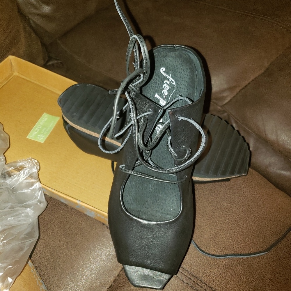 FREE PEOPLE LEATHER SANDALS